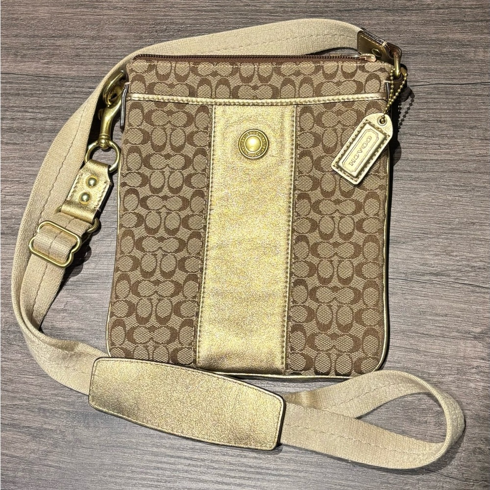 EUC Coach Signature Tan Jacquard Kitt Crossbody